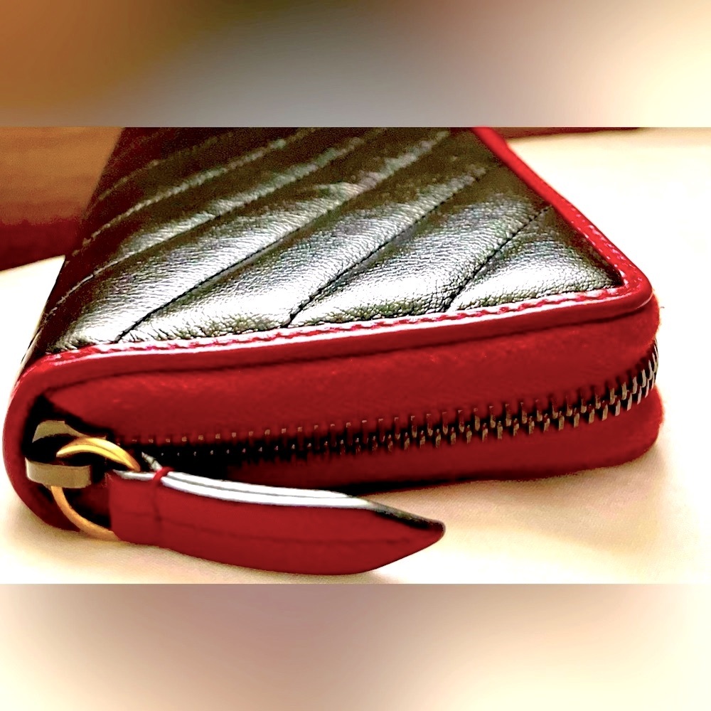 Gucci Authentic Marmot Diagonal Quilted. Leather Zip Around Wallet EC - Picture 8 of 11